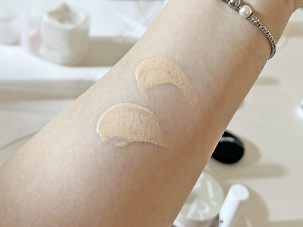 セラムフィットスキニーグローリキッドファンデーション 肌のせ